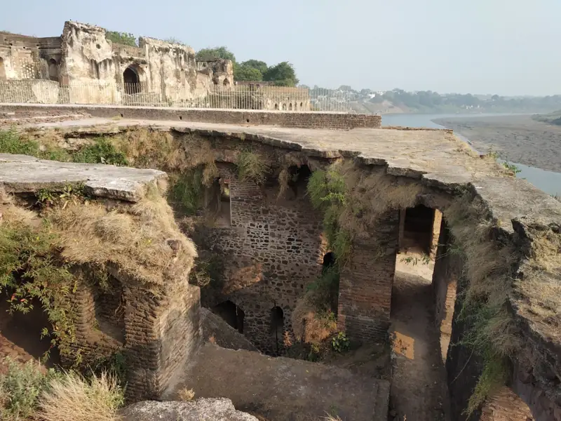 Ahmednagar to Burhanpur Cab