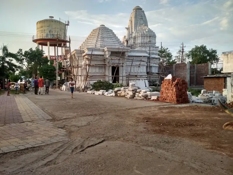 Jalgaon to Neemuch Cab