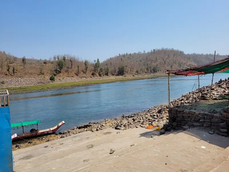 Jalgaon to Omkareshwar Cab