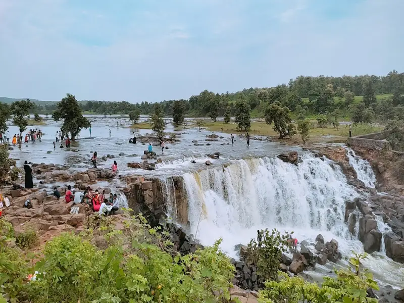 Jalgaon to Rajur Cab