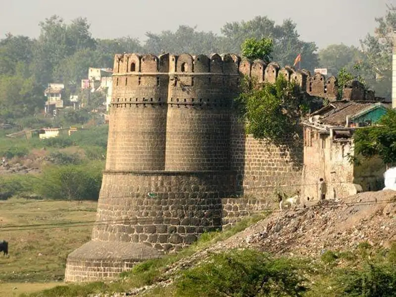 Kolhapur to Akola Cab