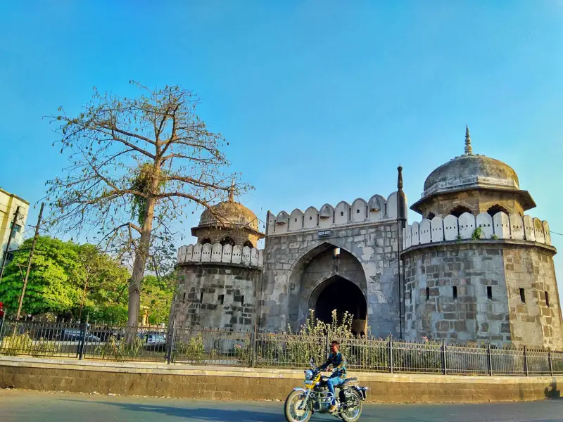 Kolhapur to Delhi Cab