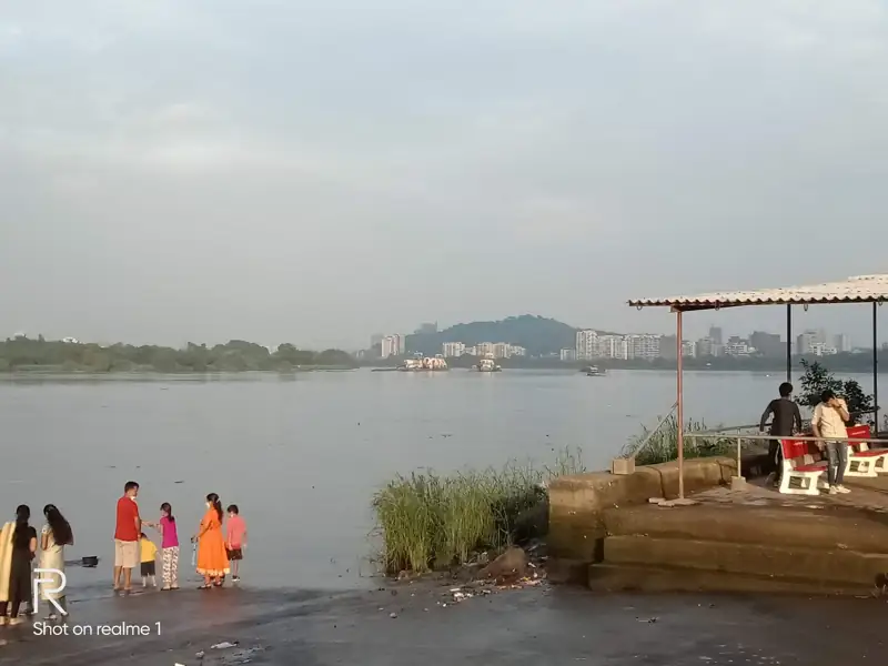 Kolhapur to Dombivli Cab