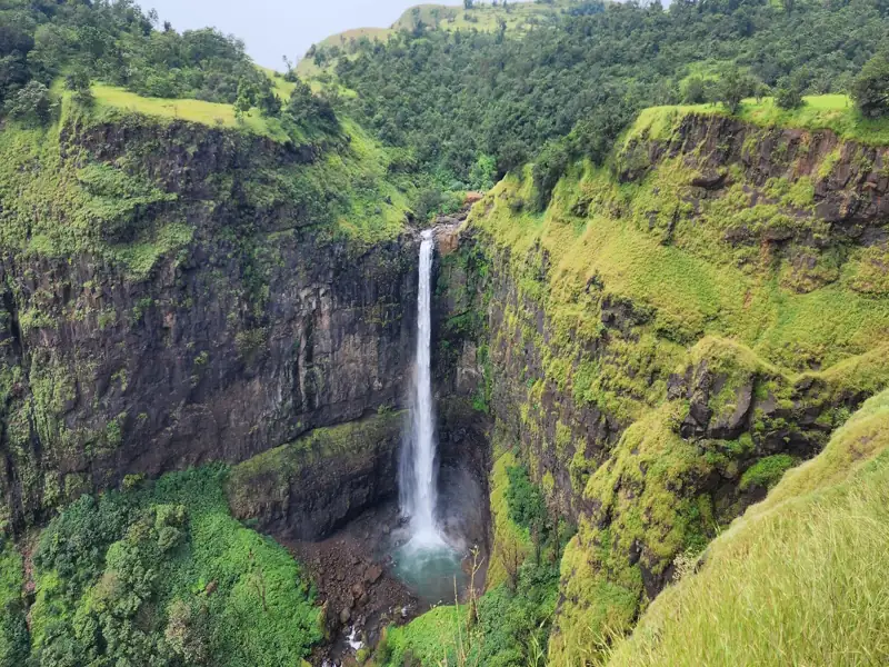 Kolhapur to Kumbhe Waterfall Cab