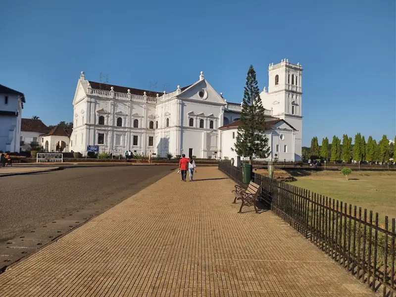 Kolhapur to Old Goa Cab