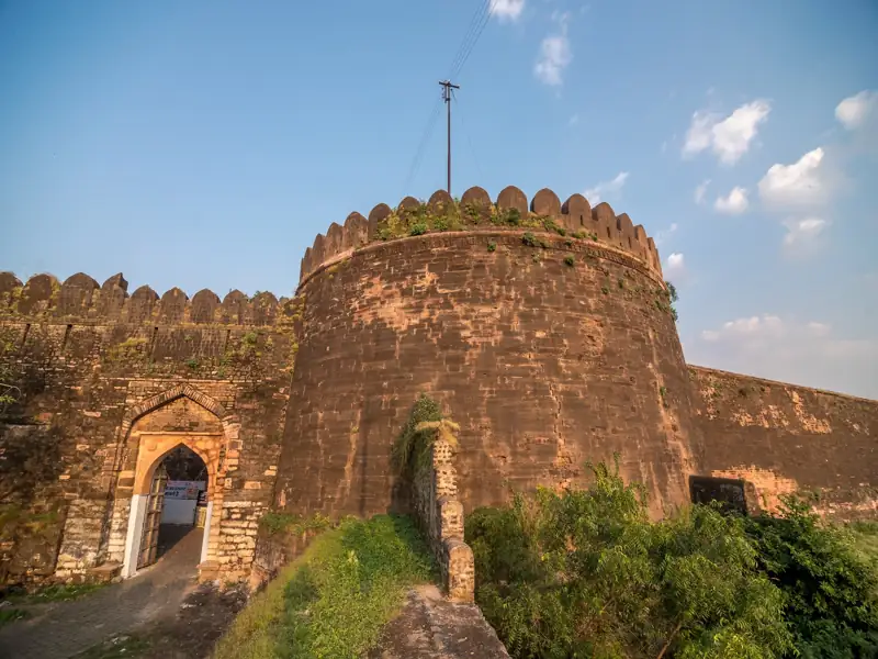 Pune to Dhar Cab