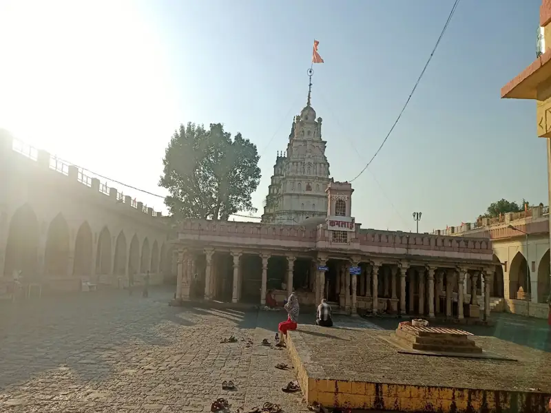 Pune to Karmala Cab