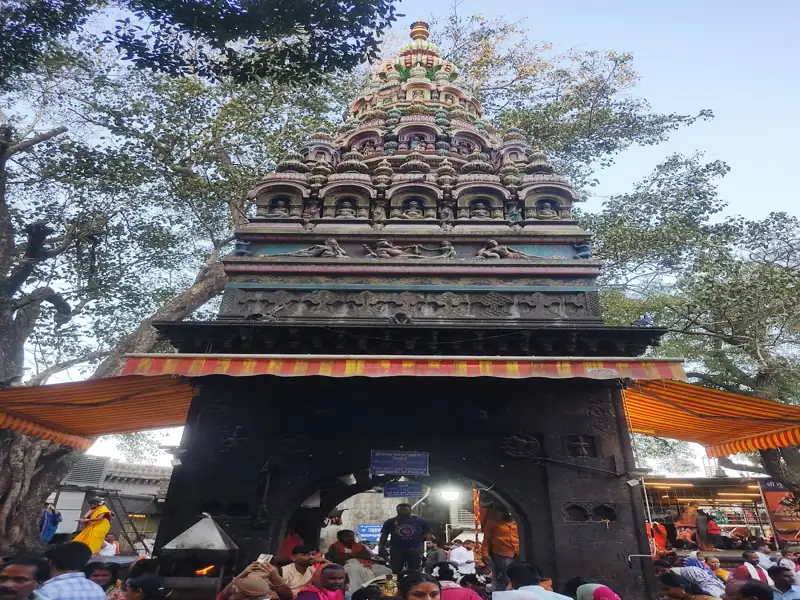 Pune to Tuljapur Cab