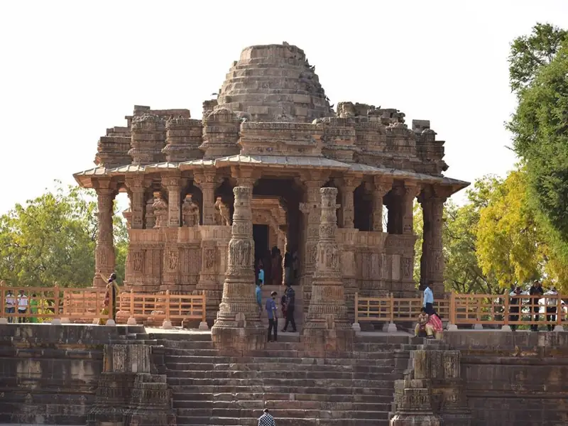 Shirdi to Modhera Cab