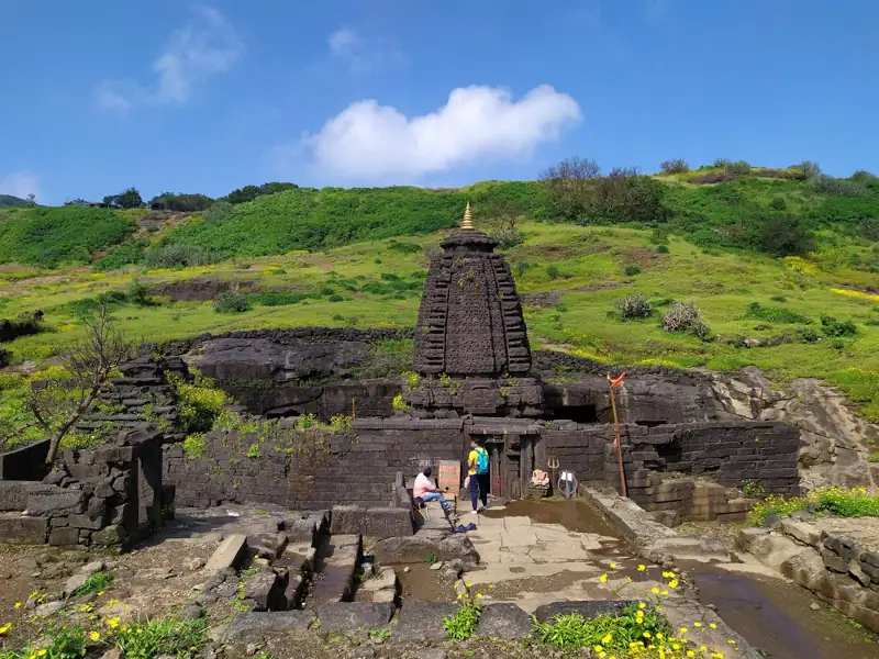 Solapur to Harishchandragad Cab