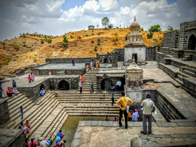 Solapur to Lonar Cab