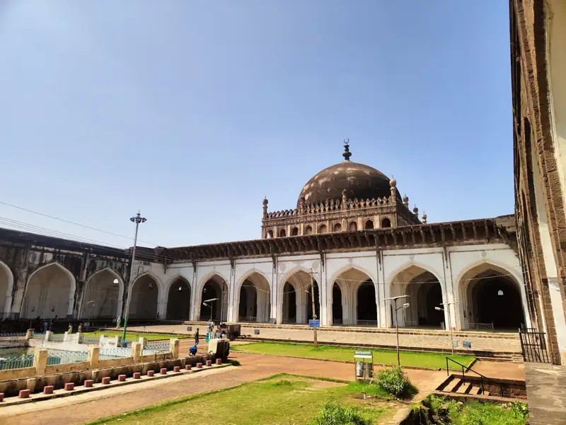 Solapur to Vijayapura Cab