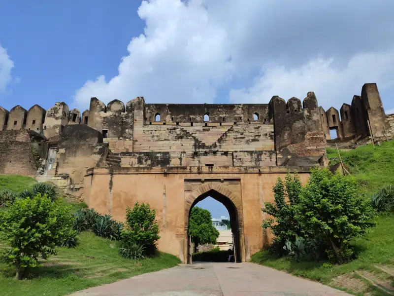 Netarhat to Jaunpur Cab