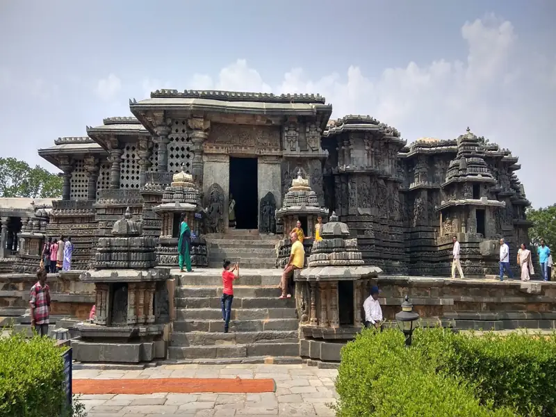 Ballari to Halebidu Cab