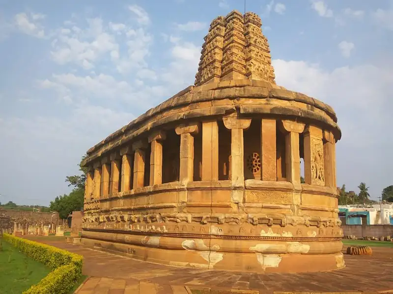 Davanagere to Aihole Cab