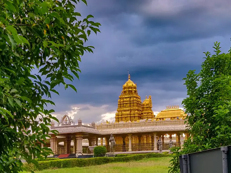 Davanagere to Sripuram Cab