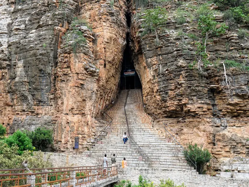 Hospet to Yaganti Caves Cab