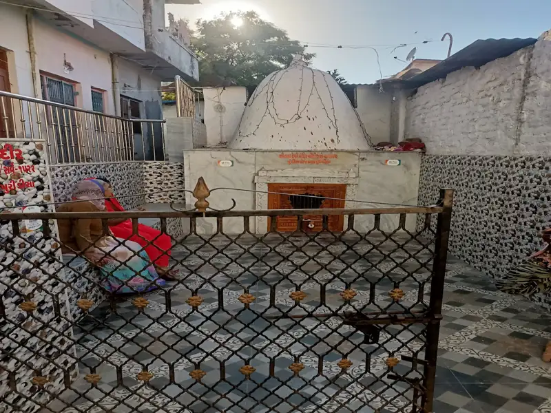 Ahmedabad to Deesa Cab