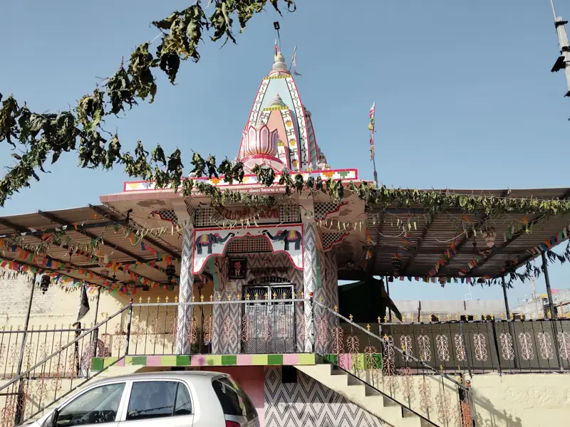 Anand to Savarkundla Cab