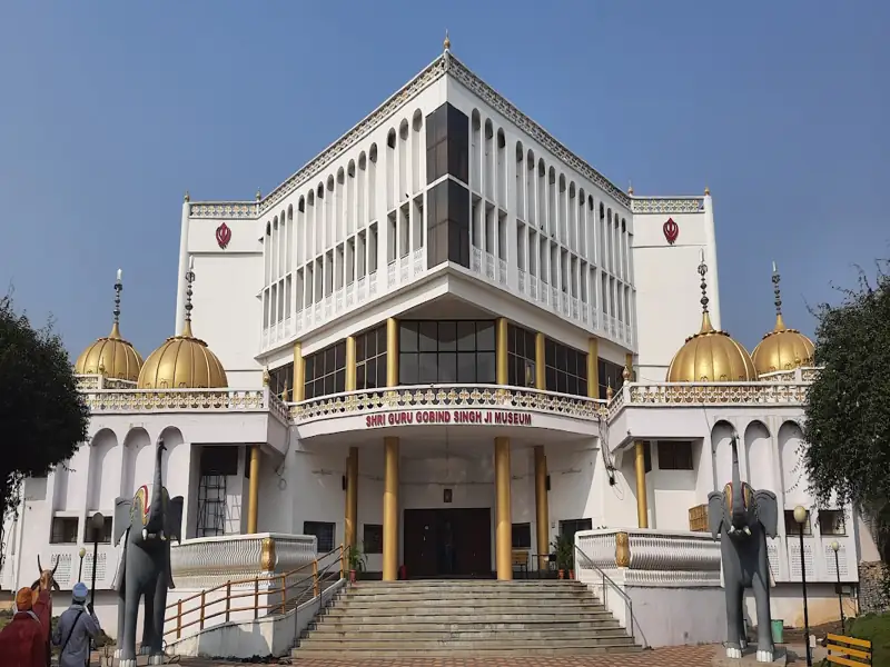 Bhavnagar to Nanded Cab