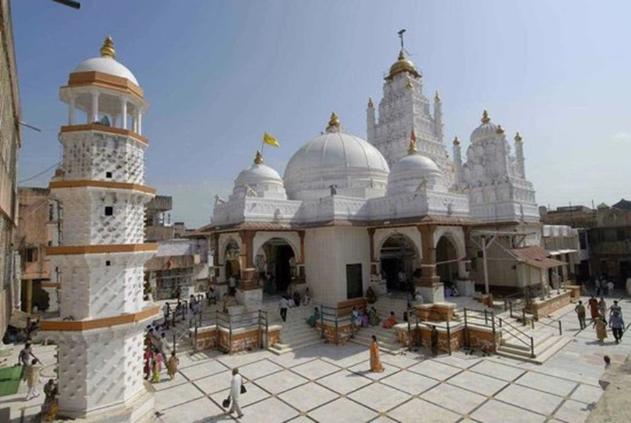 Bhuj to Dakor Cab