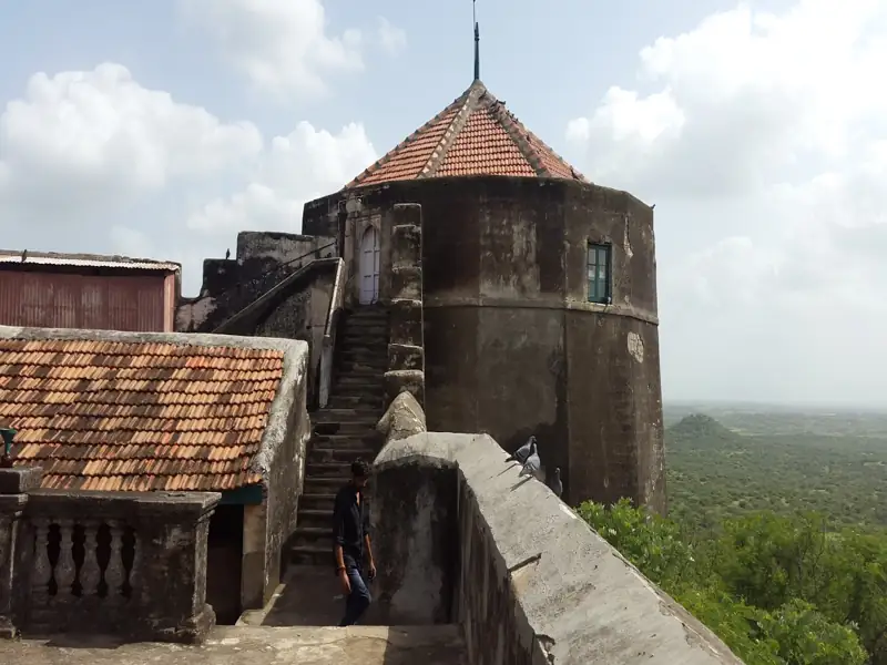 Bhuj to Hingolgadh Cab
