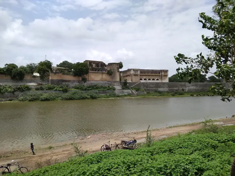 Bhuj to Upleta Cab