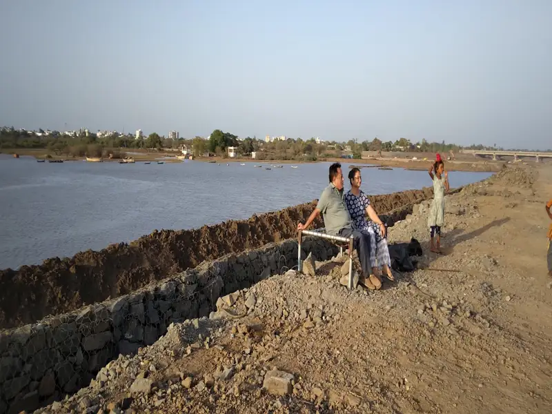 Jamnagar to Gandevi Cab