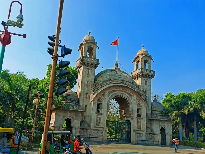Jamnagar to Waghodia Cab