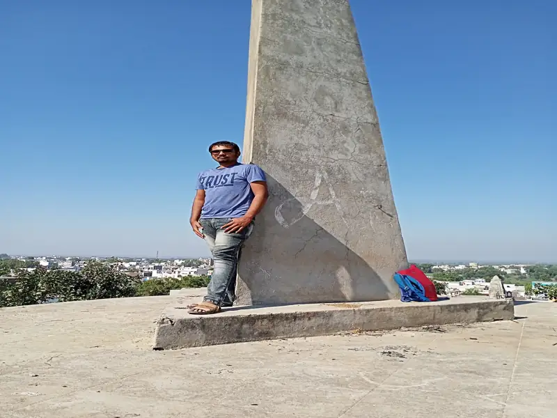 Junagadh to Barwani Cab