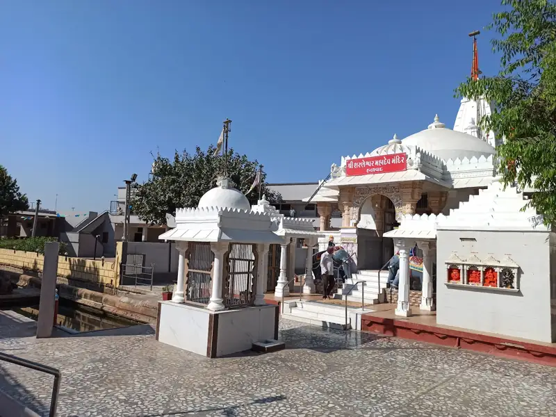 Junagadh to Halvad Cab