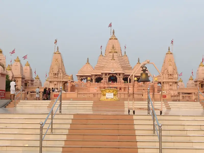 Surat to Nilkanth Dham Swaminarayan Temple Cab