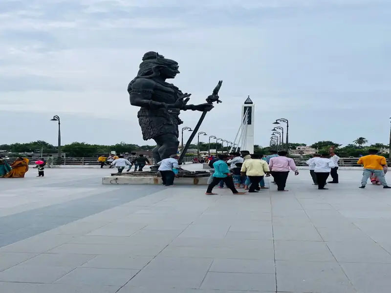 Vadodara to Dhule Cab