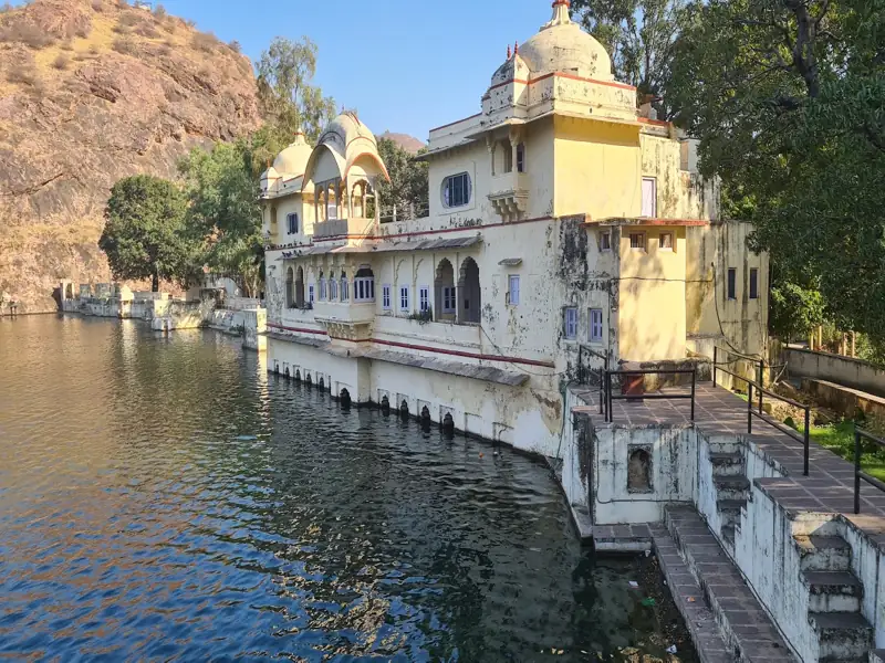 Alwar to Bundi Cab