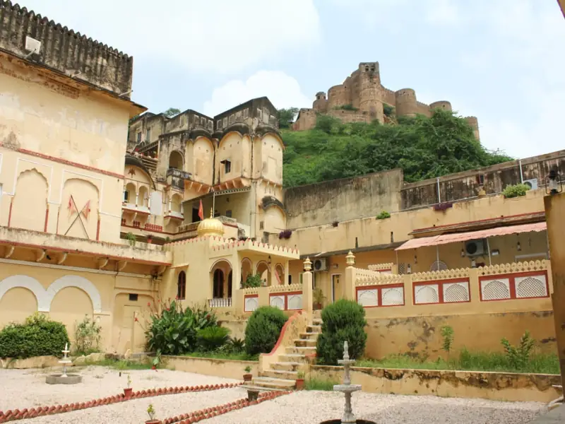Jaisalmer to Dantaramgarh Cab