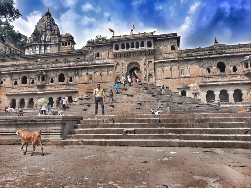 Kota to Maheshwar Cab