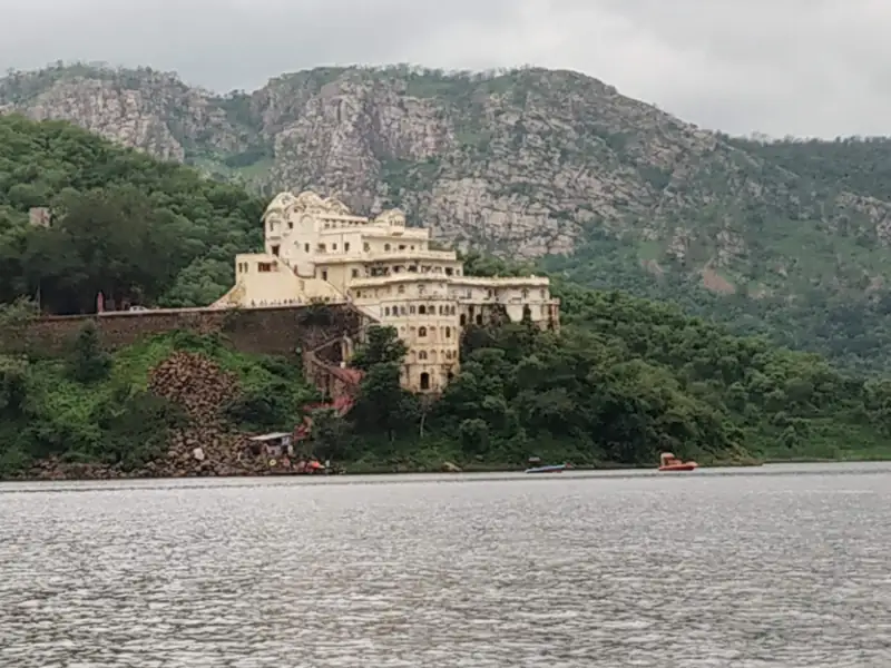 Udaipur to Khairthal Cab