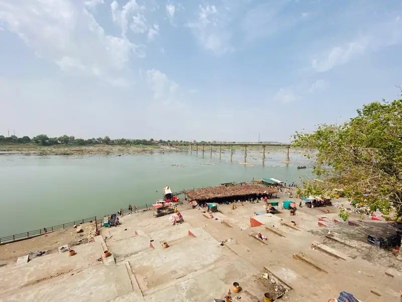 Dewas to Sanawad Cab