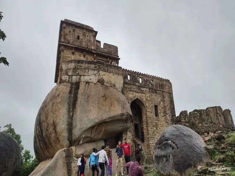 Indore to Vijan Mahal Cab