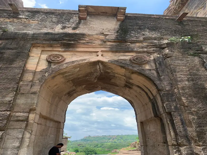 Khajuraho to Chanderi Cab