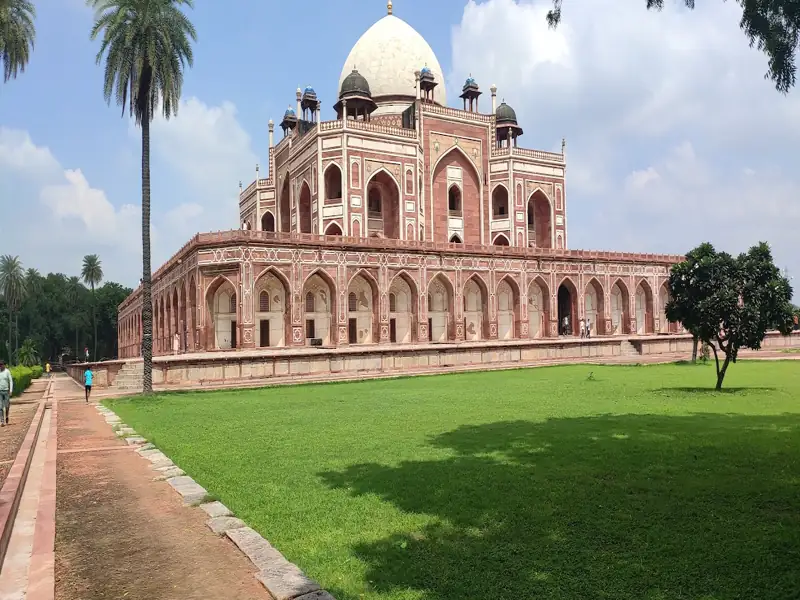 Ujjain to Sarai Cab
