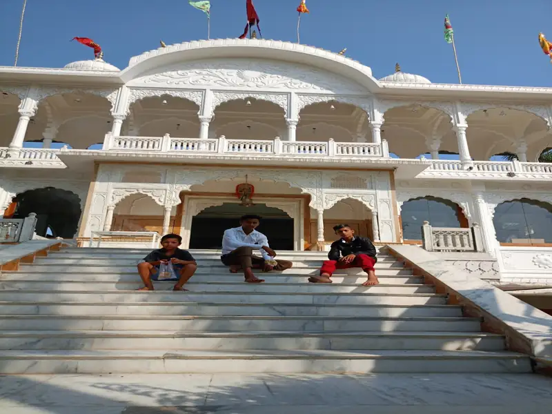 Jagdalpur to Shahjahanpur Cab