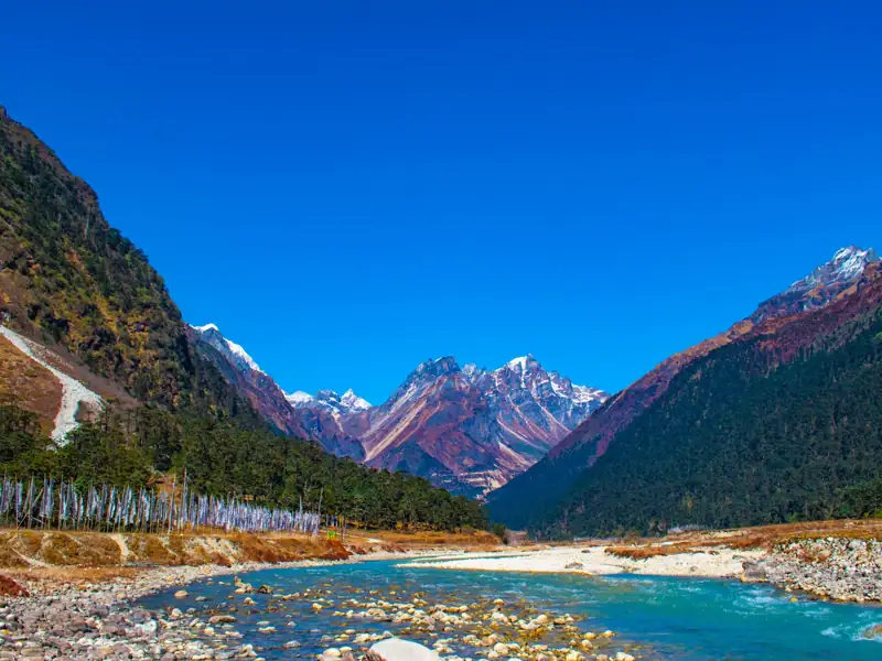 Kharagpur to Yumthang Valley Cab