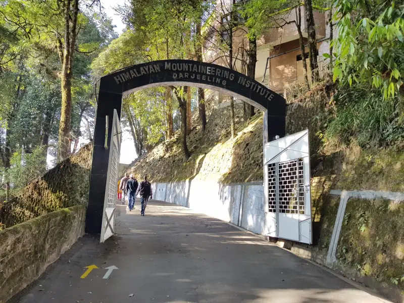 Darjeeling to Himalayan Mountaineering Institute Cab