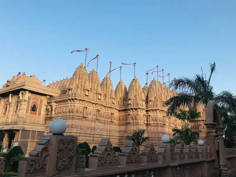 Best Place to Visit in  Vasai-jain-temple