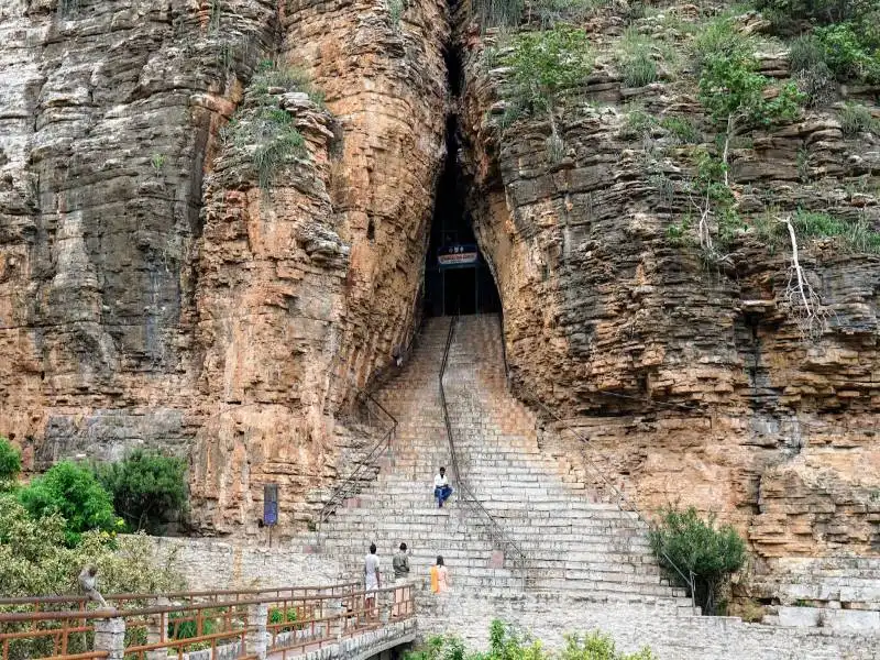 Best Place to Visit in  Yaganti-caves